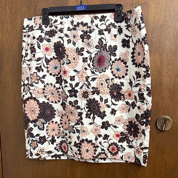 LOFT Dresses & Skirts - LOFT Floral Print Women's Skirt 16 NWT